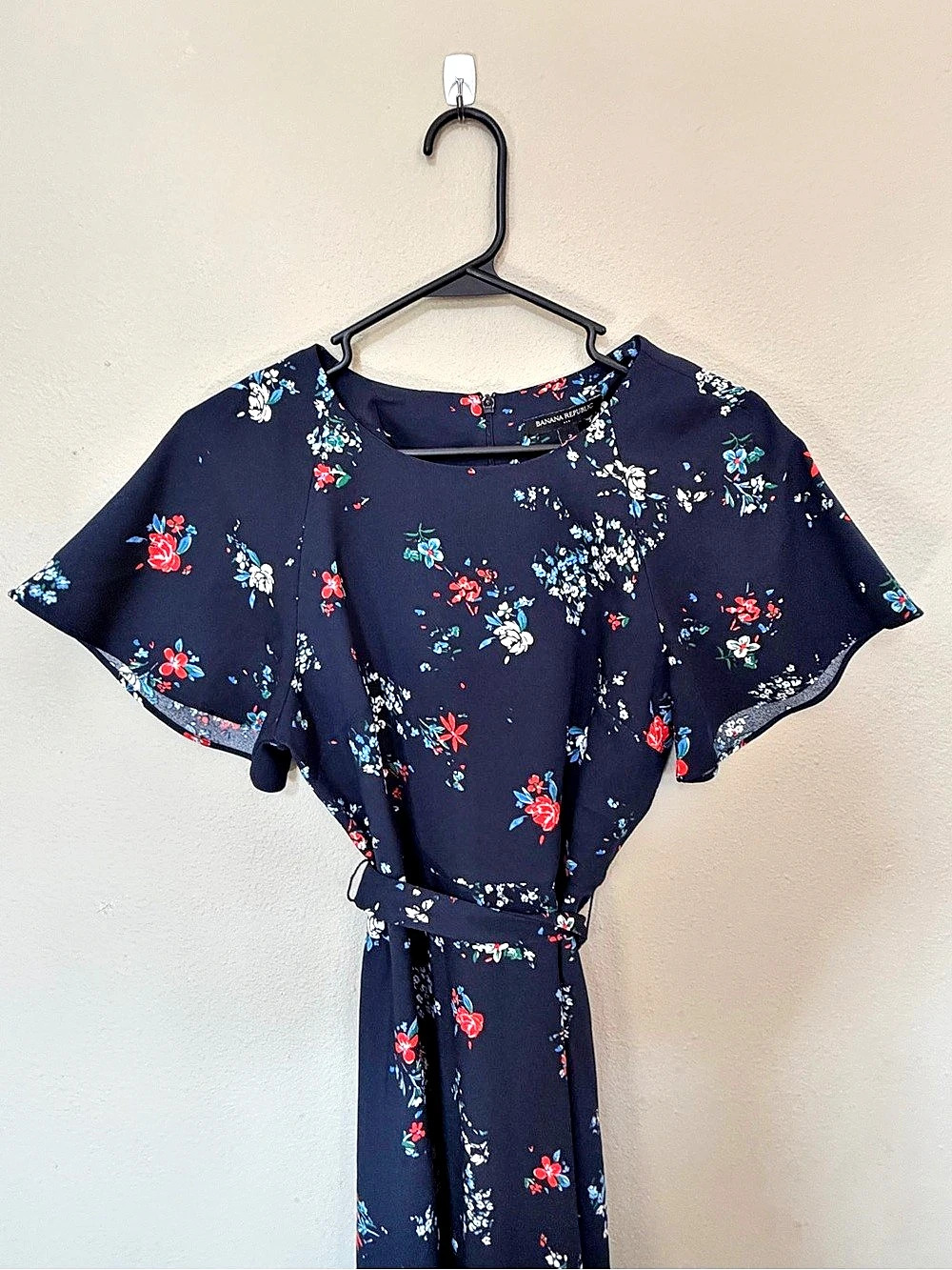Banana Republic Size 2 Floral Midi Dress